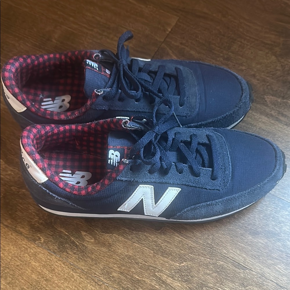 New Balance Navy and red check Sneakers